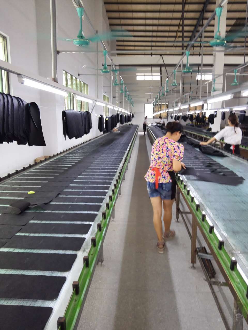 雄緯無紡布袋絲網印刷走臺 雄緯無紡布袋絲網印刷走臺